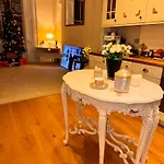 Luxury Classical Home In Central London